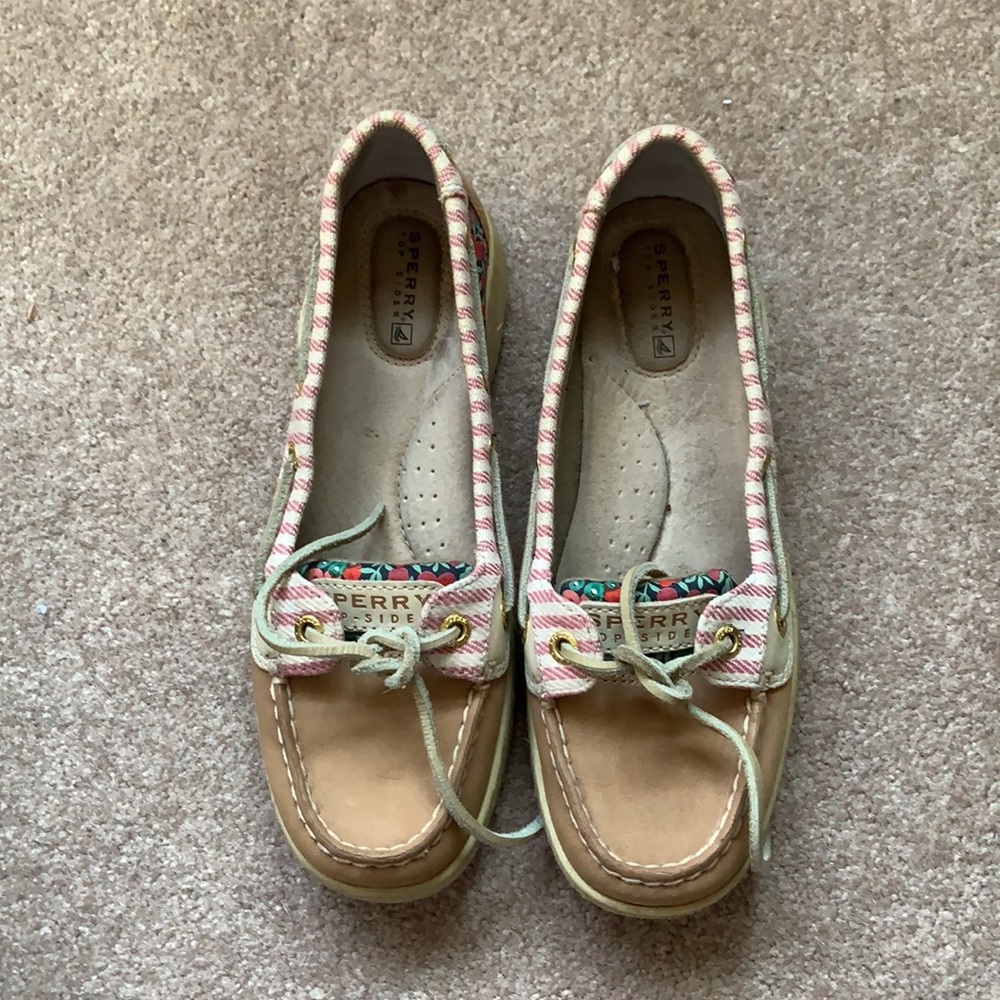 Shoes - Picture 2 of 4